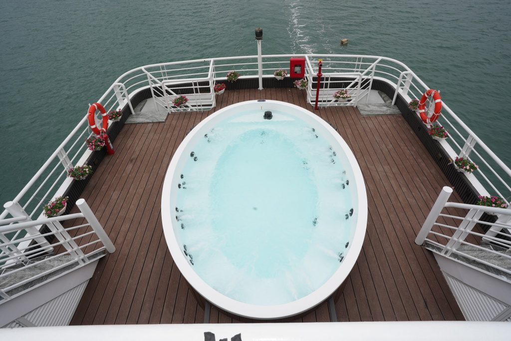Du thuyền Crystal Holidays: Swimming pool