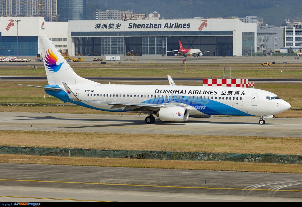 Dong Hai Airlines 737-800 Tham Quyen Van Don